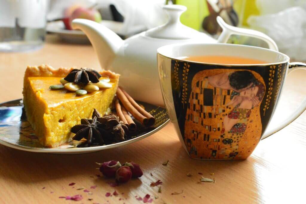 Pumpkin pie and tea